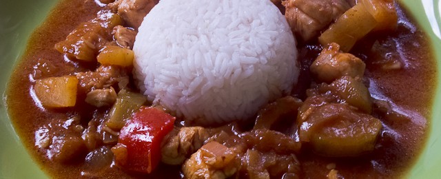 China-Pfanne mit Reis und Huhn